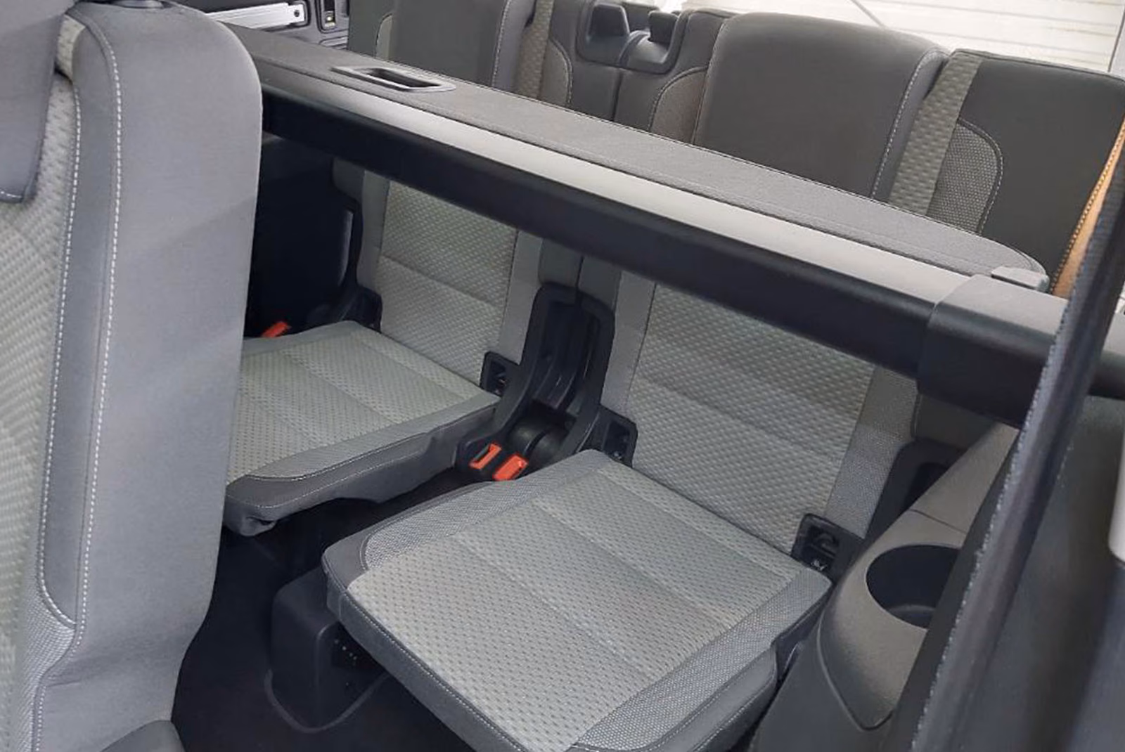 Volkswagen Touran 1,5 IQ.LIGHT+Kamera+Panorama+7-Sitzer+AHK, миниатюра 14