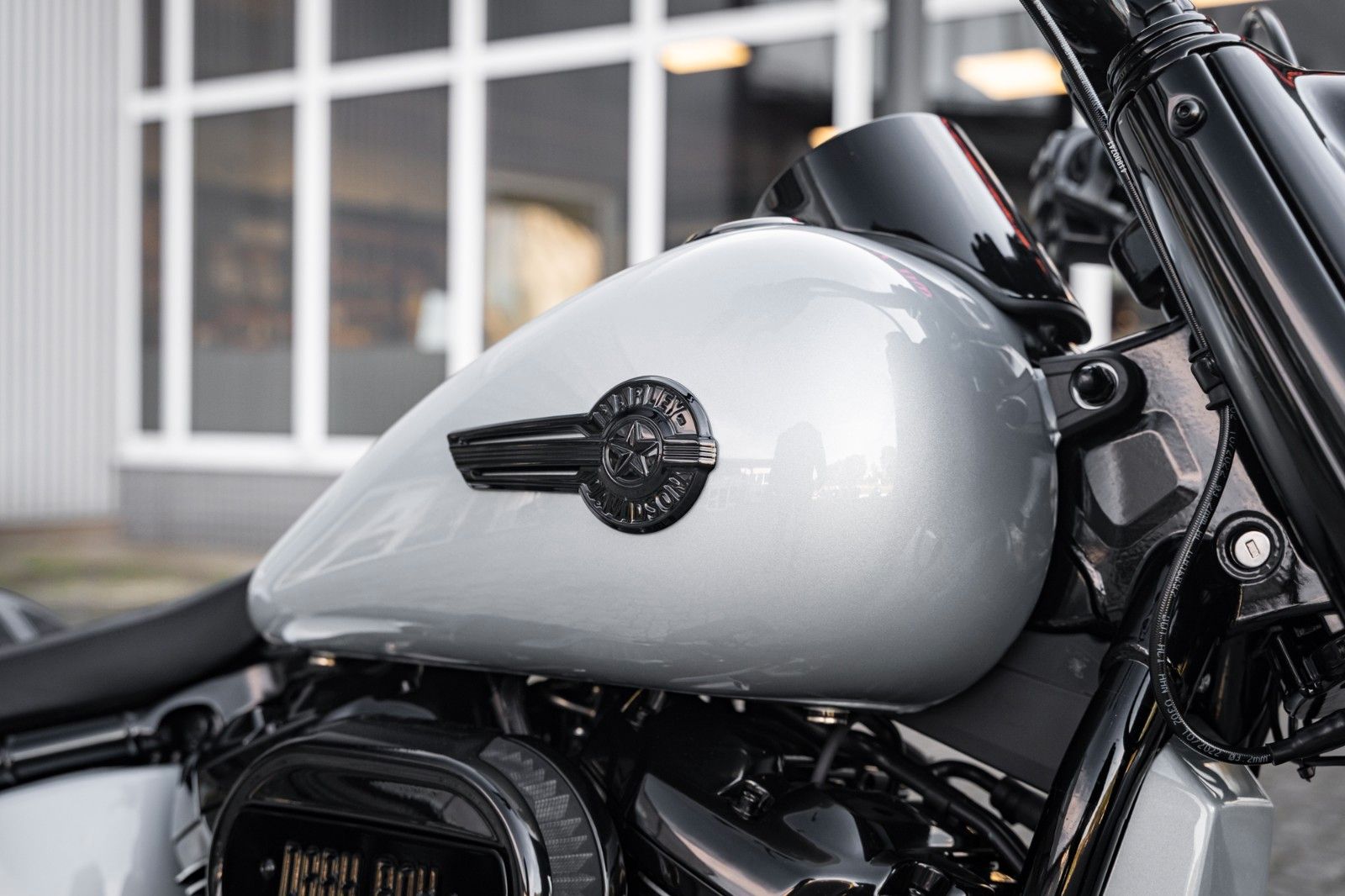 Fahrzeugabbildung Harley-Davidson SILVER DARK FAT BOY FLFBS 114 MY24 - JEKILL&HYDE