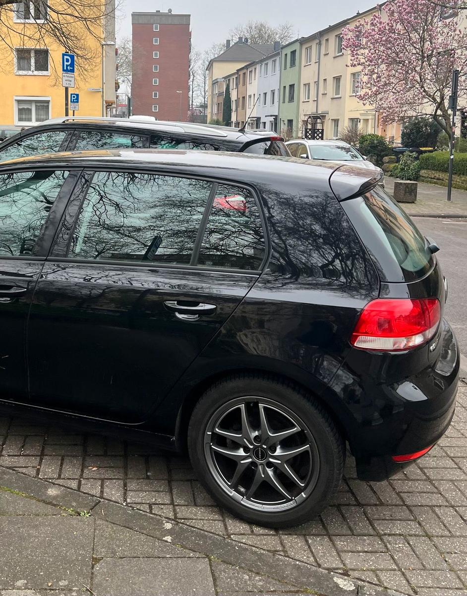 Volkswagen Golf 2012 — вигляд ззаду