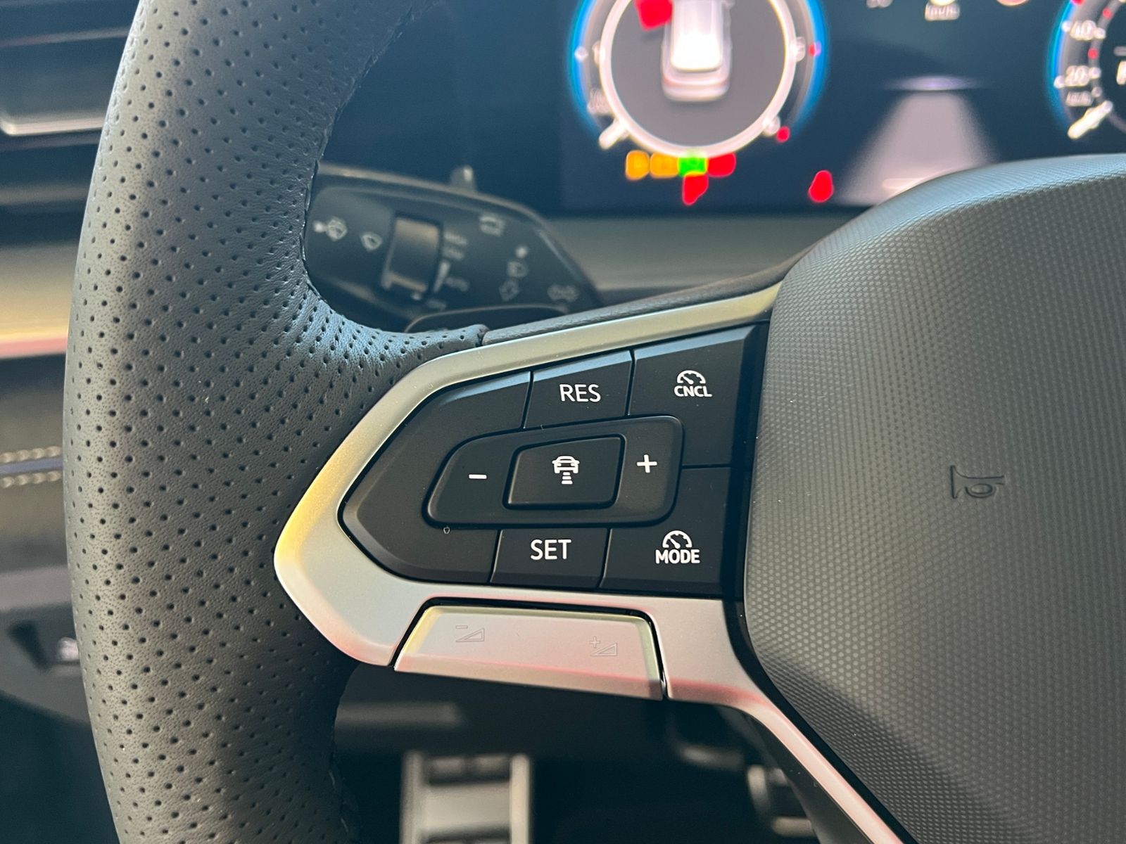 Fahrzeugabbildung Volkswagen Tayron R-Line 2.0 TDI DSG 4MOTION *AHK,Navi,Stan