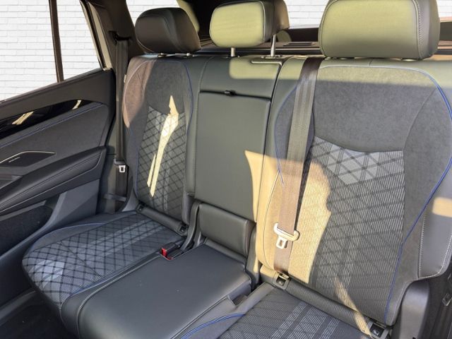 Fahrzeugabbildung Volkswagen Tayron R-Line 2,0 l TDI SCR 4MOTION 142 kW (193
