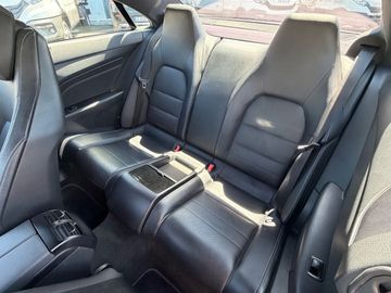Mercedes E 220 - 12