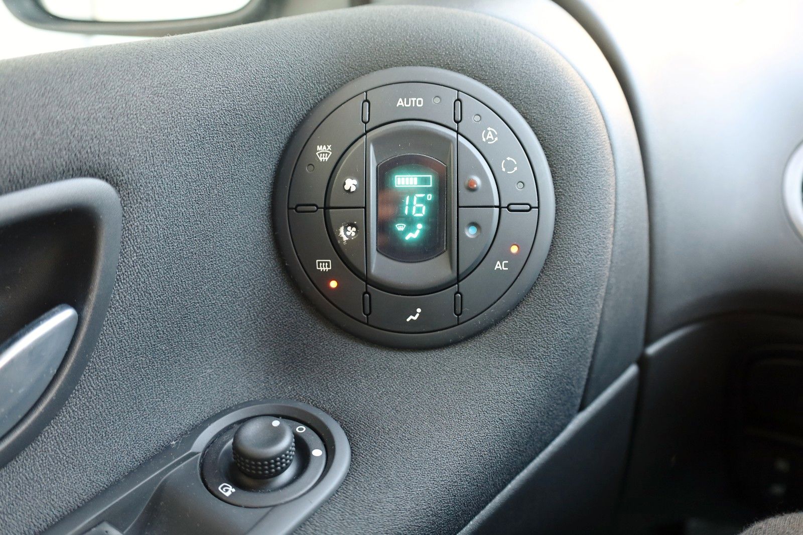 Fahrzeugabbildung Renault Espace IV Navitech Navi,PDC,8 fach bereift