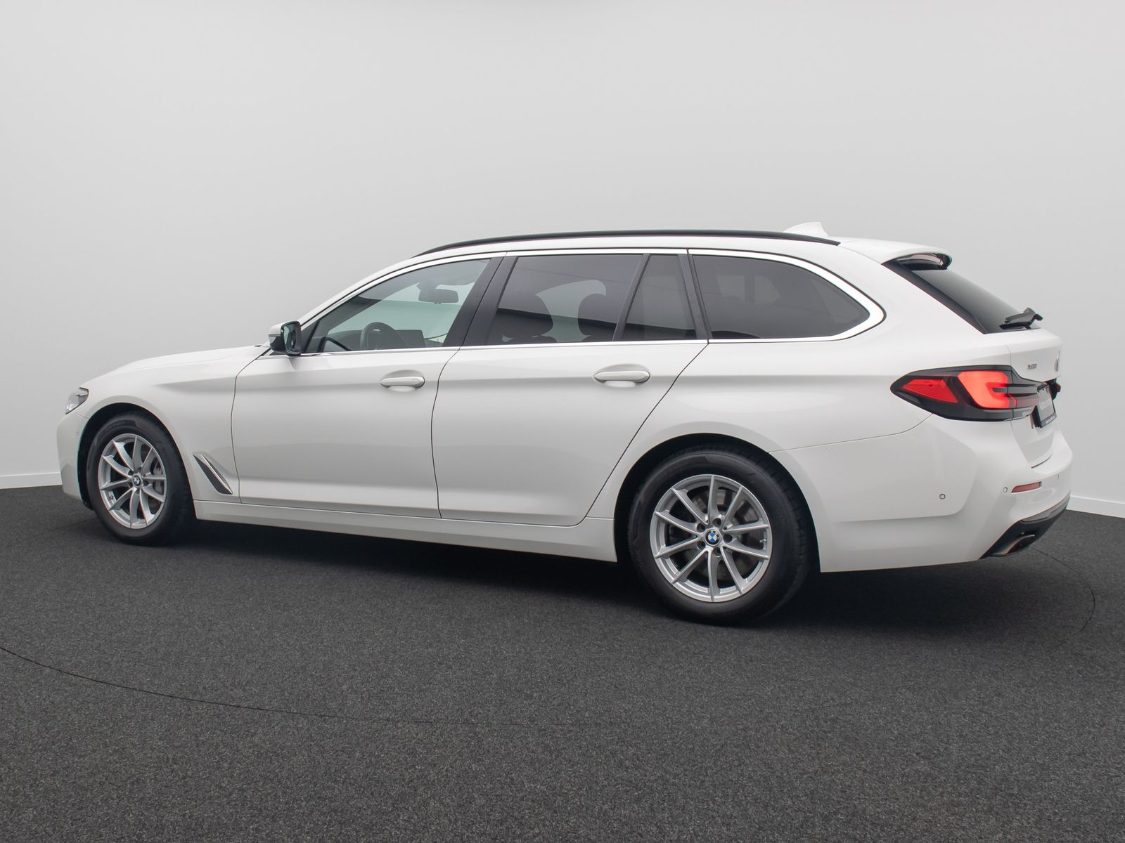 Fahrzeugabbildung BMW 530d xD ACC 360°Memory DAB DisplKey AHK Standhz