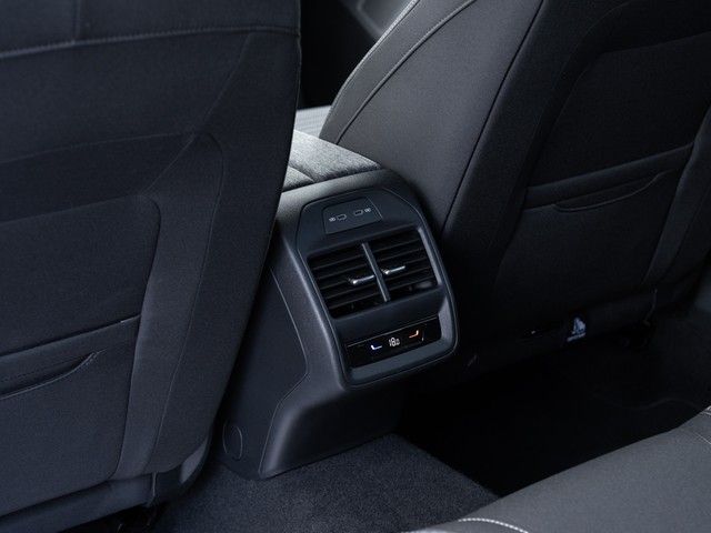 Superb Combi 2.0 TSI Selection 4x4 DSG AHK+MATRI