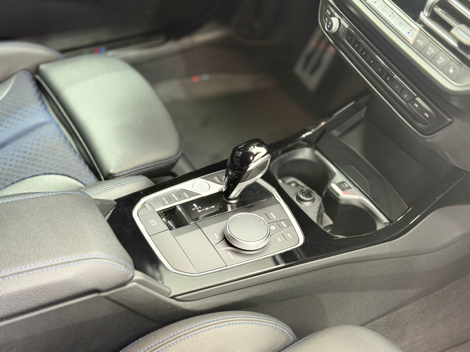 Fahrzeugabbildung BMW 118 d M Sport|HIFI|RF-CAM|DIG-TACHO|NAVI