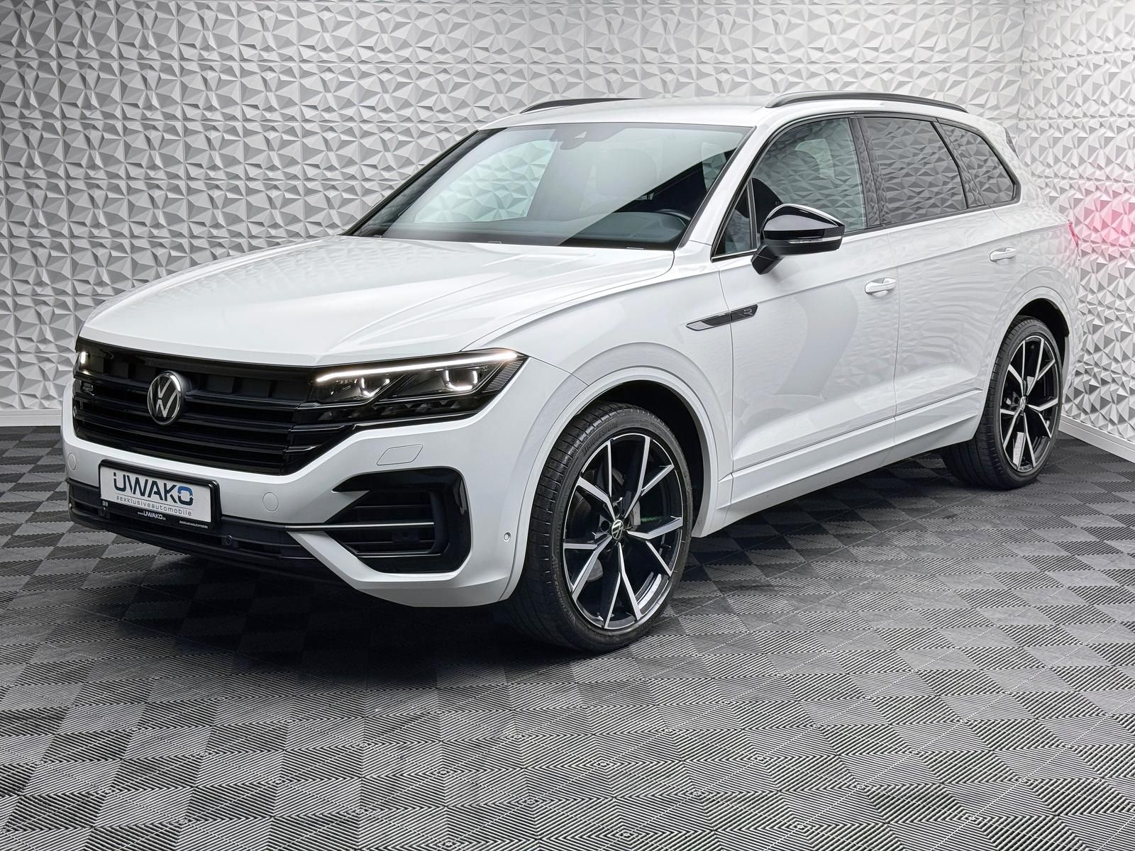 Fahrzeugabbildung Volkswagen 3.0 TDI*R-LINE*IQ*ALLRADLENK*DYNAUDIO*STANDHZ*AH