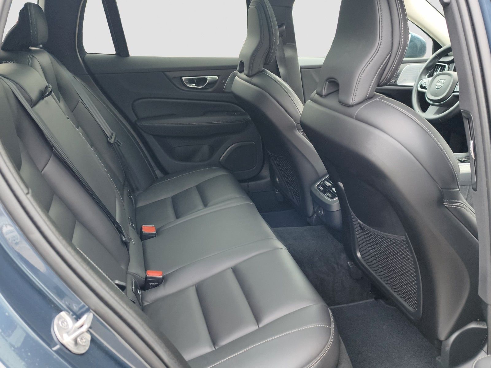 Volvo V60 Cross Country B5 AWD Ultimate foto 17