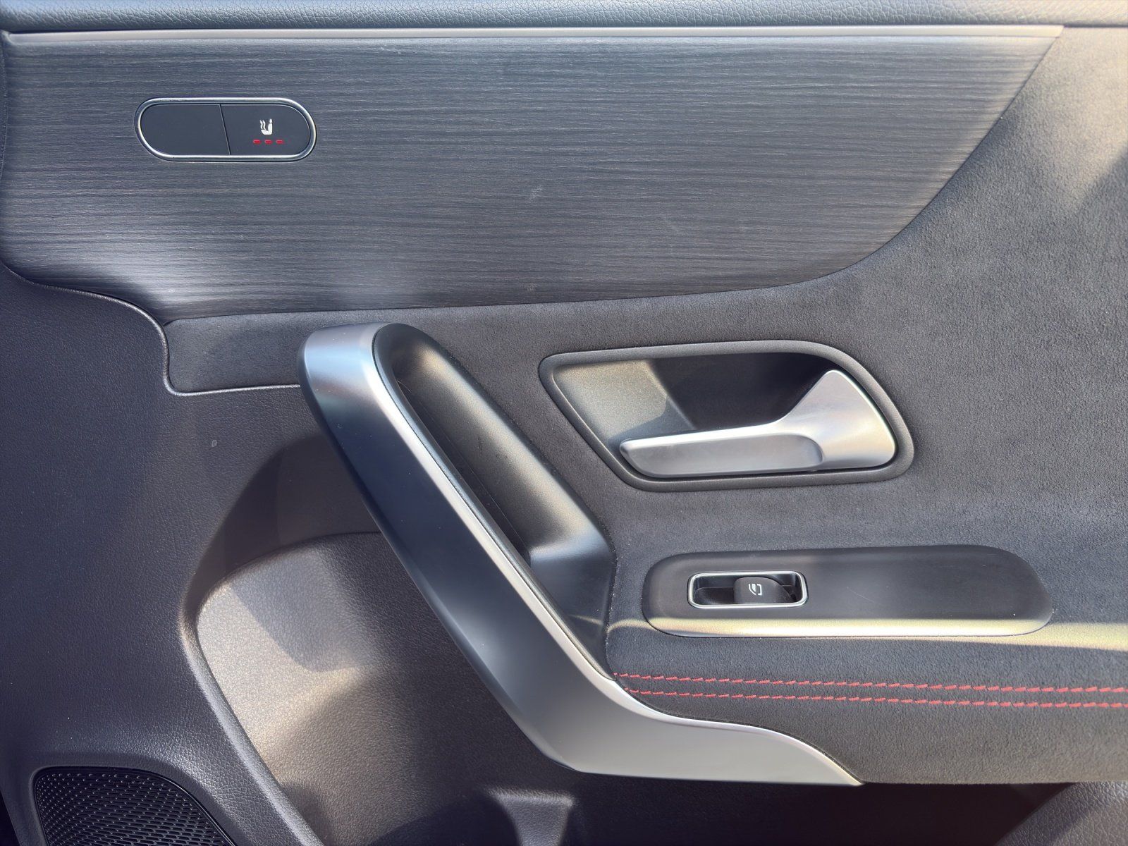 Fahrzeugabbildung Mercedes-Benz A 200 d AMG PANO Keyless DISTRONIC Multibeam