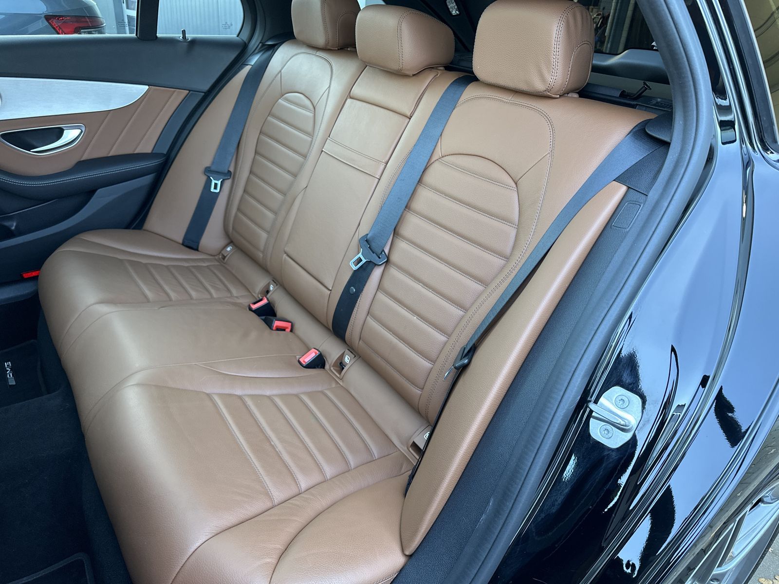 Fahrzeugabbildung Mercedes-Benz C 220d T 4M AMG-Line NAV+LED+PANO+DISTRONIC+1HD