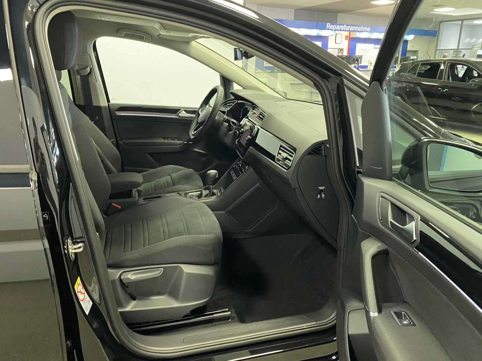 Fahrzeugabbildung Volkswagen Touran 1.5 TSI Comfortline+MATRIX+ACC+TOTWINKEL+