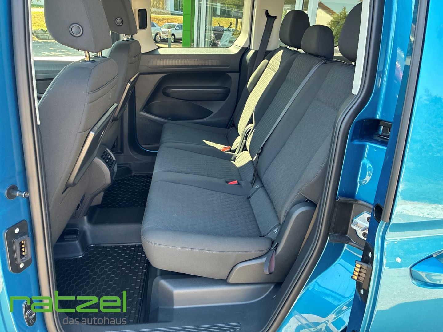 Fahrzeugabbildung Volkswagen Caddy Life 1.5 TSI DSG 5-Sitze Rückfahrkamera AC