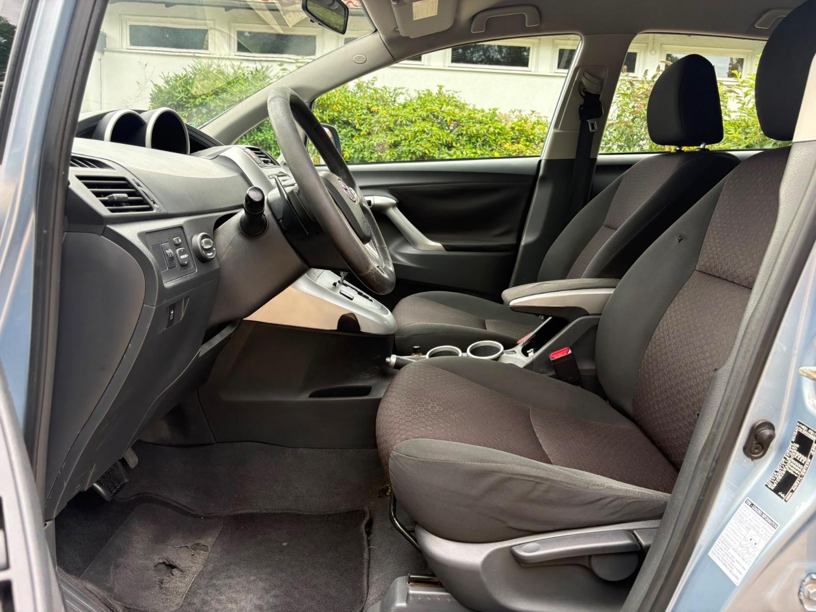 Toyota Corolla Verso 2010 — photo 5
