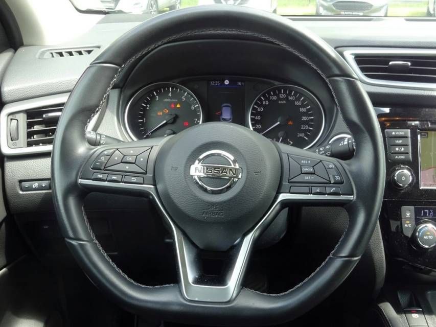 Fahrzeugabbildung Nissan Qashqai 1,3 DIG-T  N-Connecta  AHK