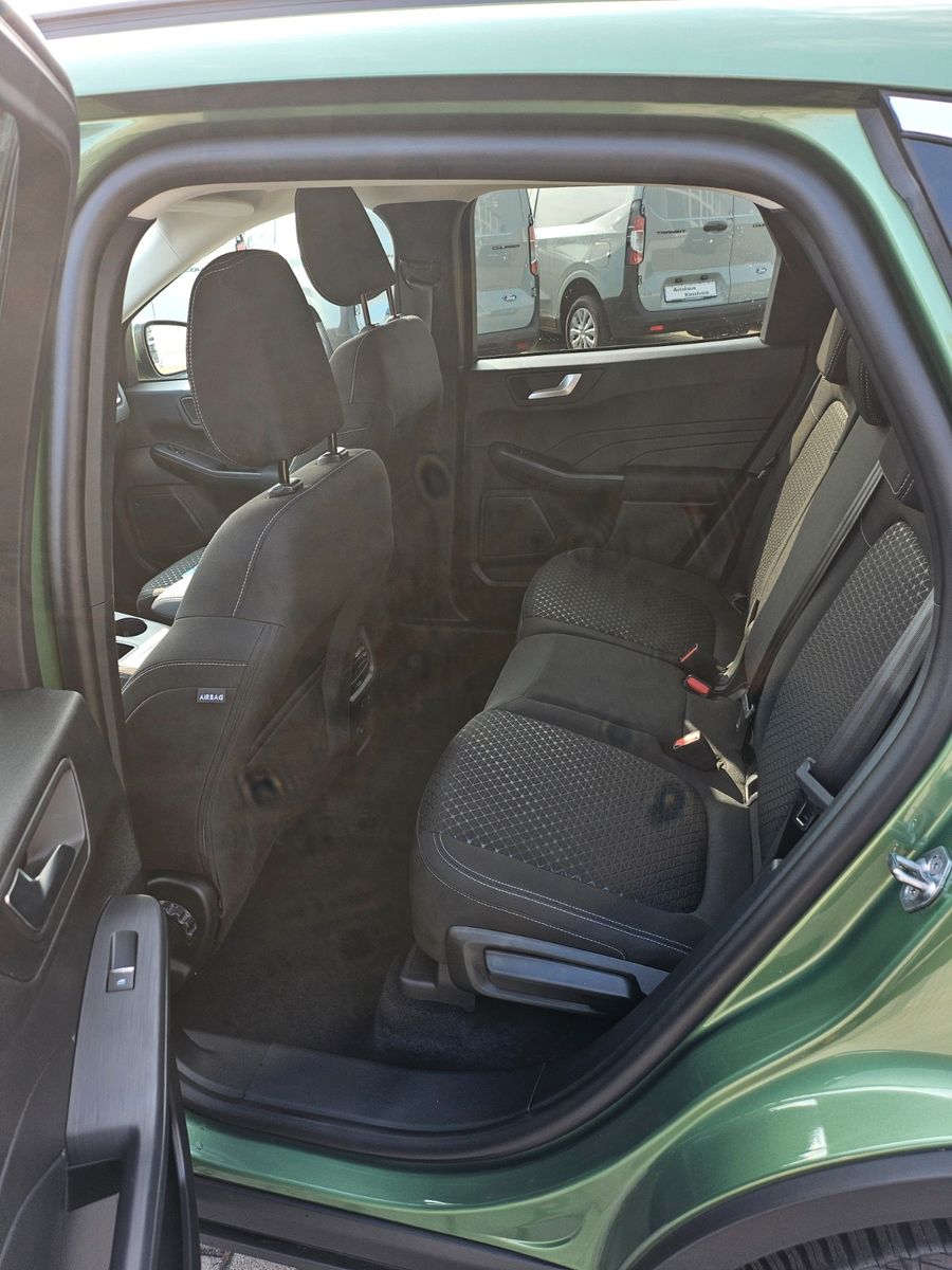 Fahrzeugabbildung Ford Kuga Hybrid Titanium