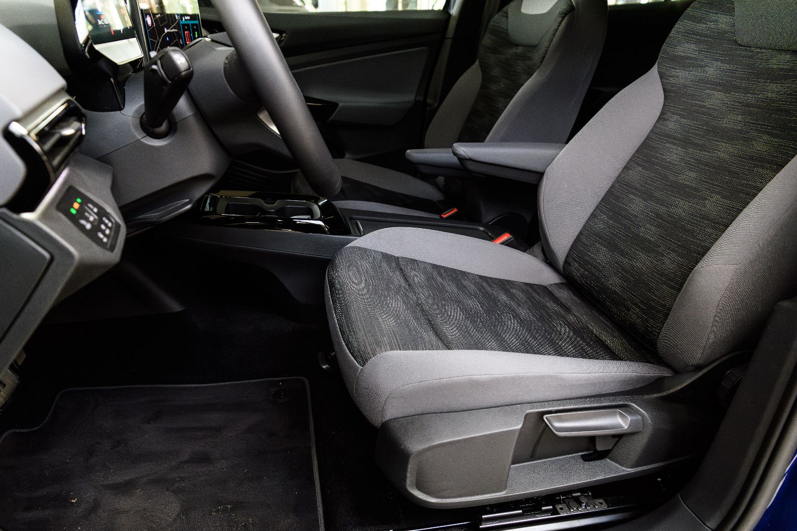 Fahrzeugabbildung Volkswagen ID.4 Pro IQ-LED+360°KAM+EASY-OPEN+NAV+ACC+WÄRMEP