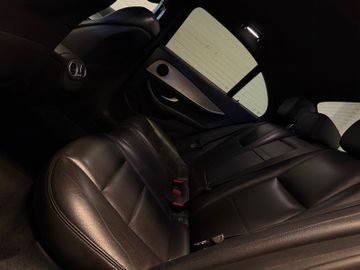 Mercedes E 200 - 12