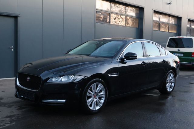 Jaguar XF 2.0 Lim. Pure Bi-Xenon Panoramad. Autom.