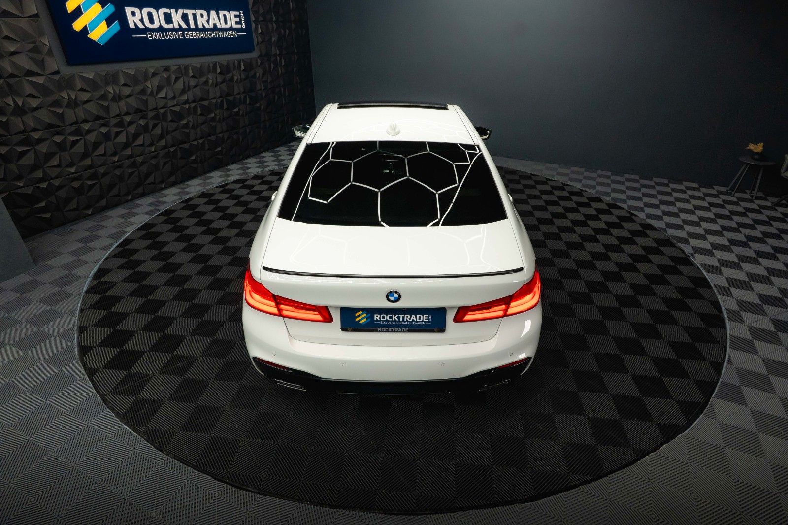 Fahrzeugabbildung BMW M550 i xDrive M-Performance Shadow *ACC*LED*360*