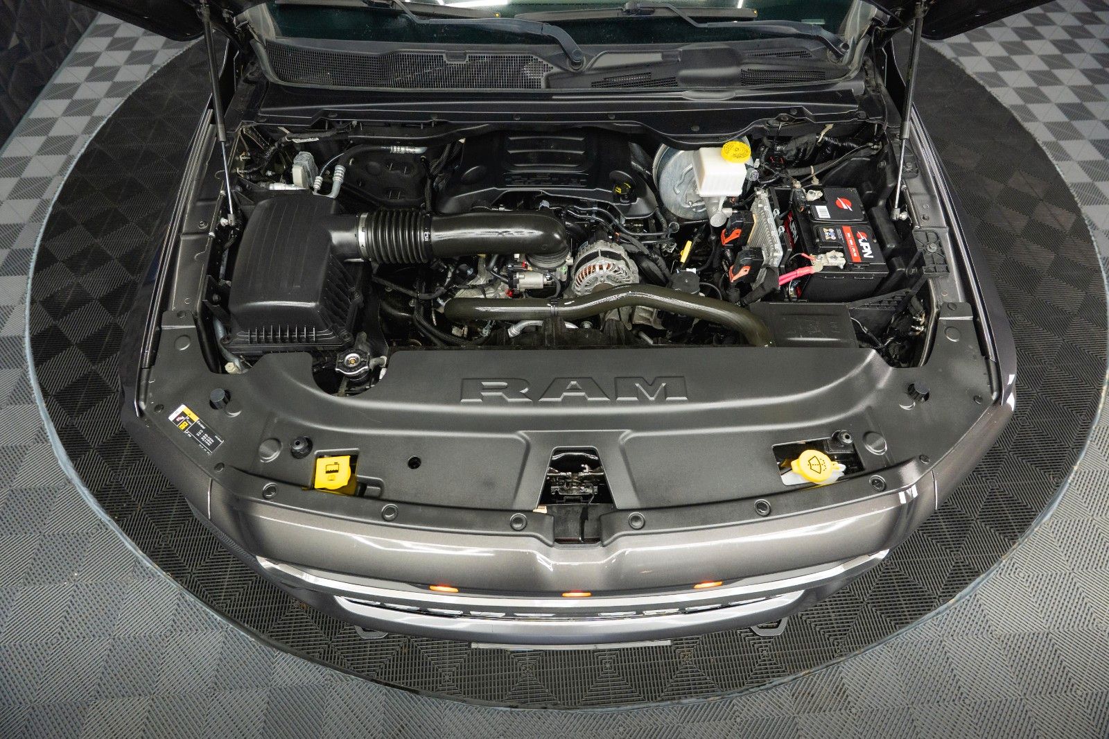 Fahrzeugabbildung Dodge RAM 5.7 V8 HEMI 4x4 ROCKY RIDGE OFFROAD Pano 19%
