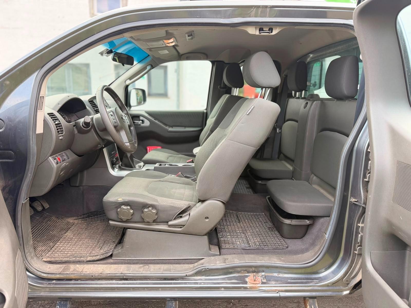 NISSAN NAVARA PICKUP KING CAB SE 4X4 | 190 ch | BVM | VOLANT EN CUIR