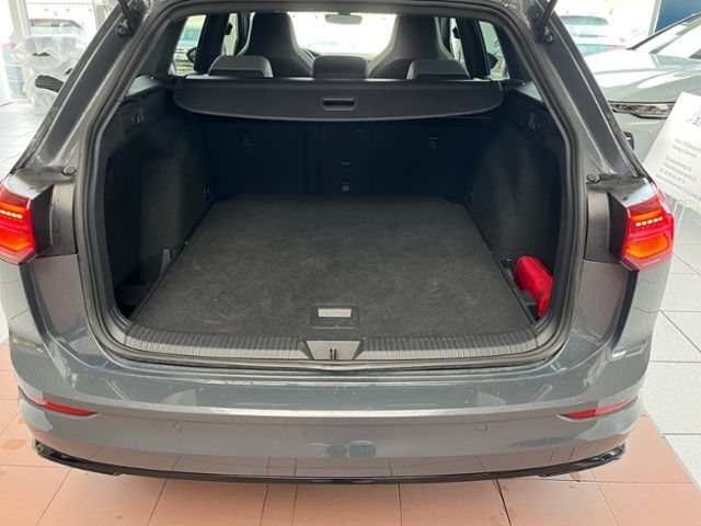 Fahrzeugabbildung Volkswagen Golf Variant VIII 2.0 TSI DSG R-LINE STHZG NAV G