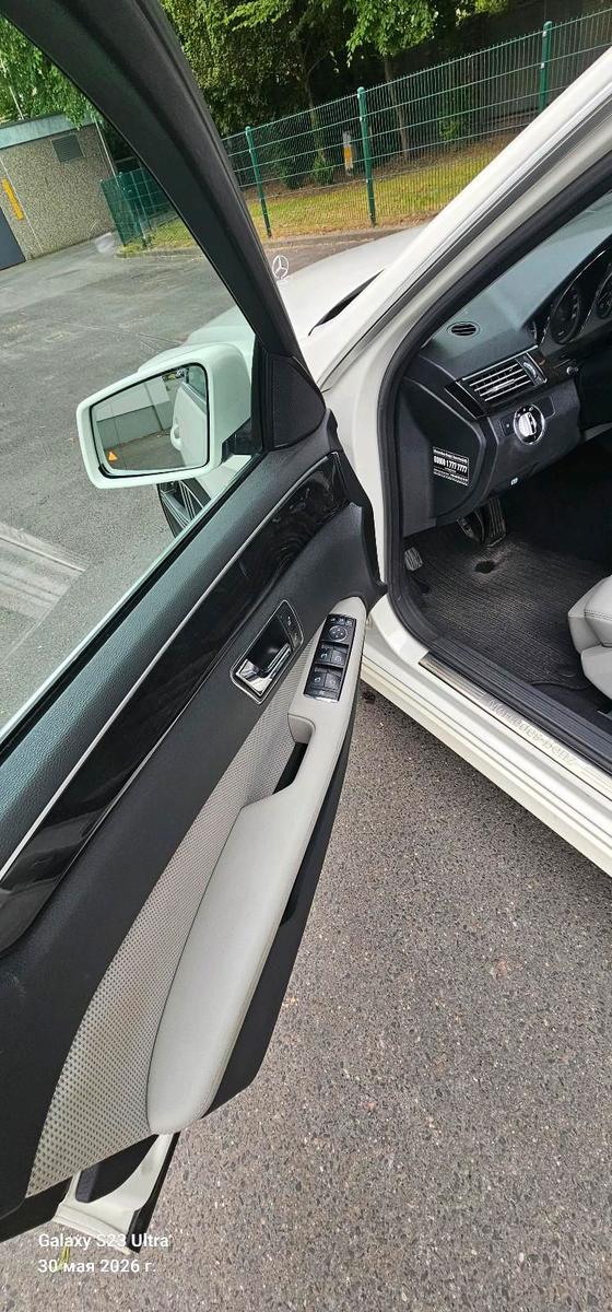 Mercedes-Benz E200 2010 — photo 12