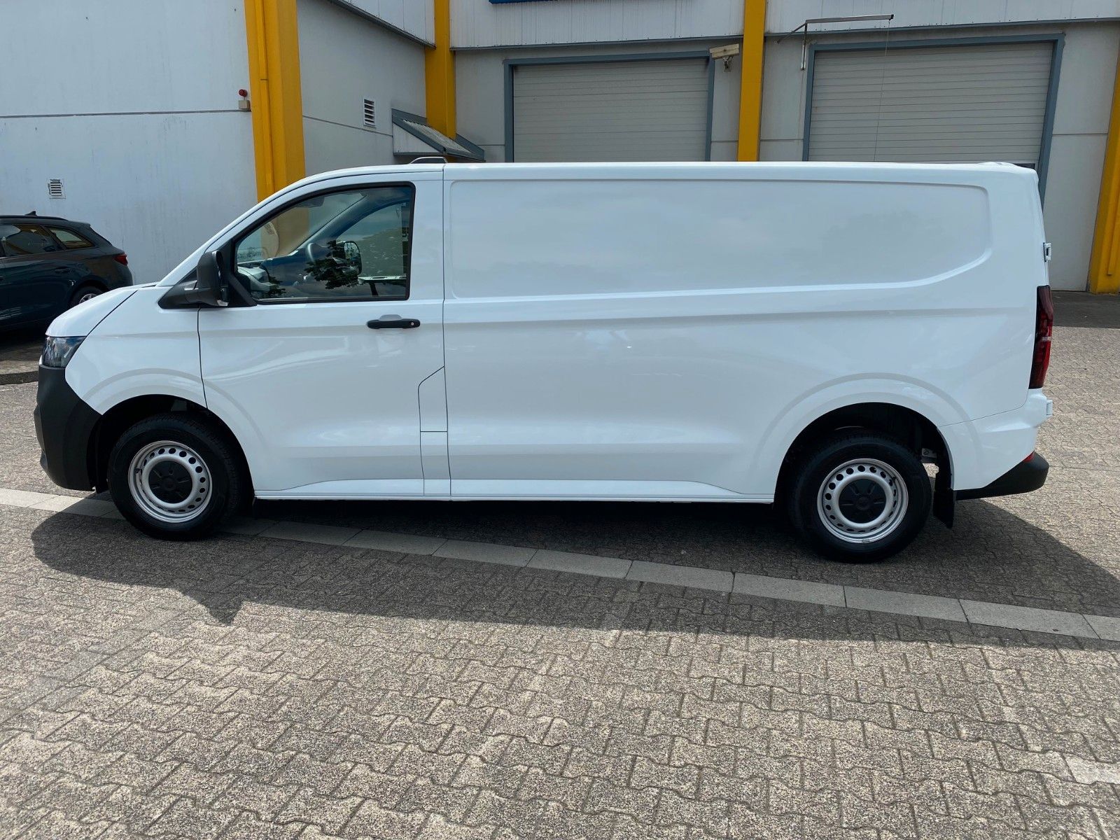 Fahrzeugabbildung Volkswagen T7 Transporter Kasten LR 2.0 TDI+KAMERA+NAVI+PDC
