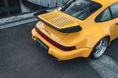 Fahrzeugabbildung Porsche 964 Turbo 3.6 *Speedgelb / Speedline / Dt. Fzg*