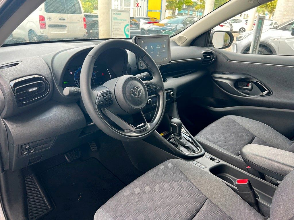 Fahrzeugabbildung Toyota Yaris Hybrid 1.5 Teamplayer Safety +Comfortpaket