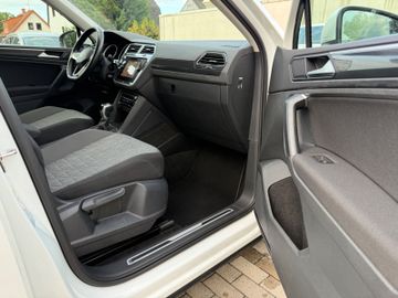 Volkswagen Tiguan - 12