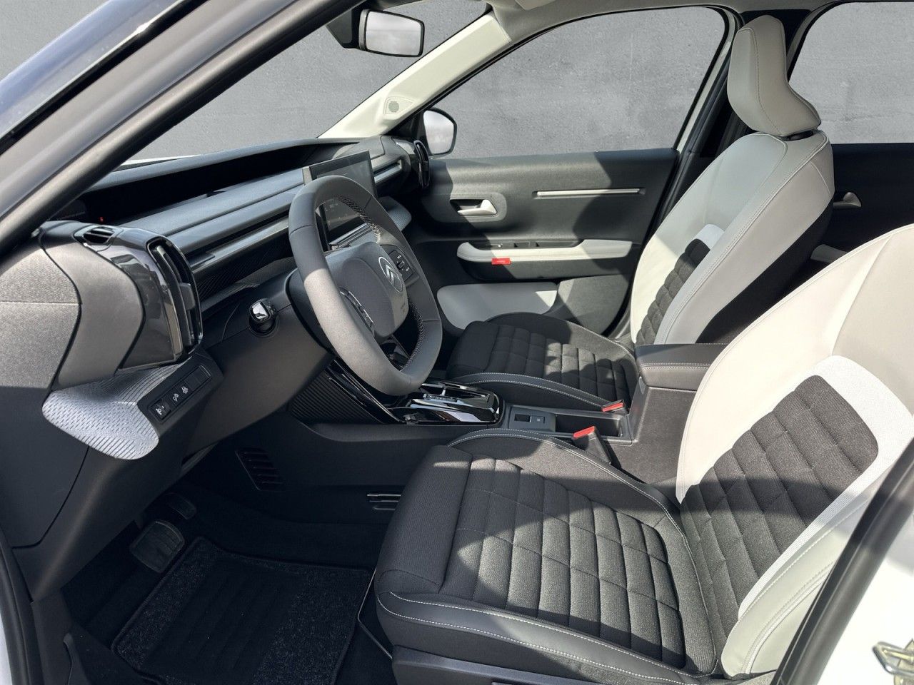 Fahrzeugabbildung Citroën C3 Aircross Hybrid 145 Doppelkupplung PLUS
