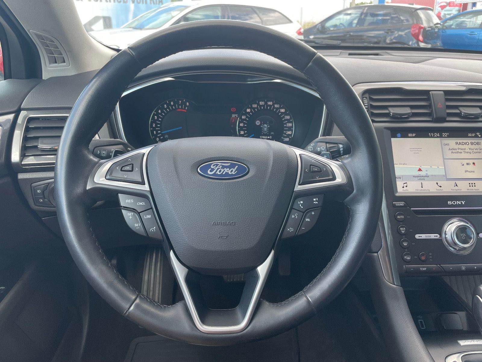 Fahrzeugabbildung Ford Mondeo Titanium, Automatik