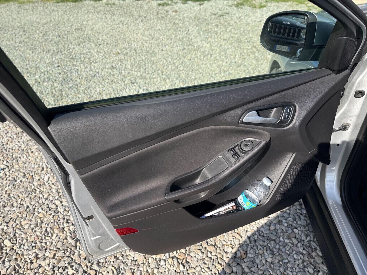 Ford Focus 2015 — photo 11