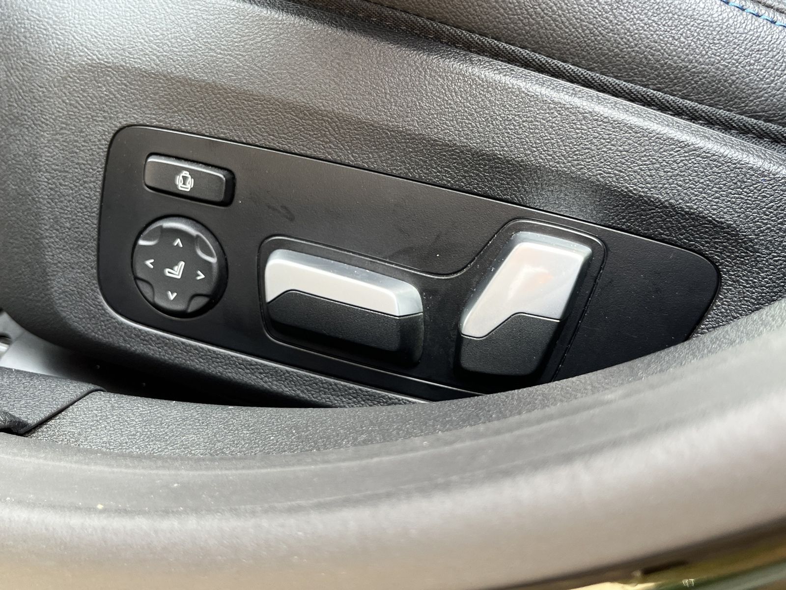 Fahrzeugabbildung BMW 420 d xDrive M Sport*Shadow*HUD*ACC*
