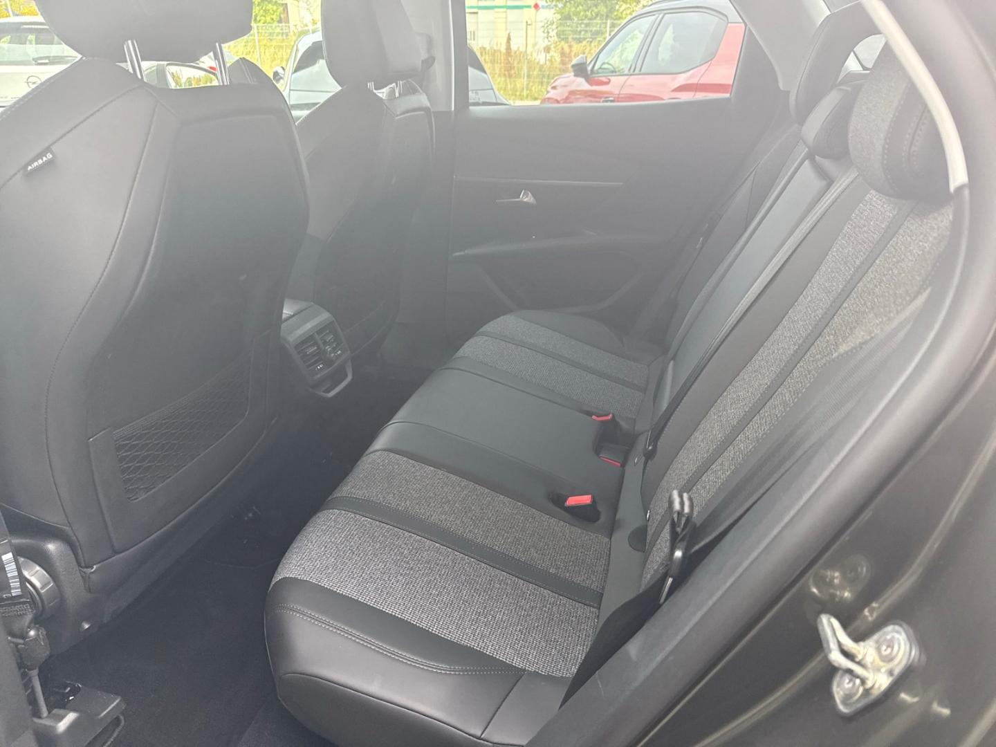 Peugeot 3008 Allure AHK-abnehmbar Navi Allwetter (neu)36