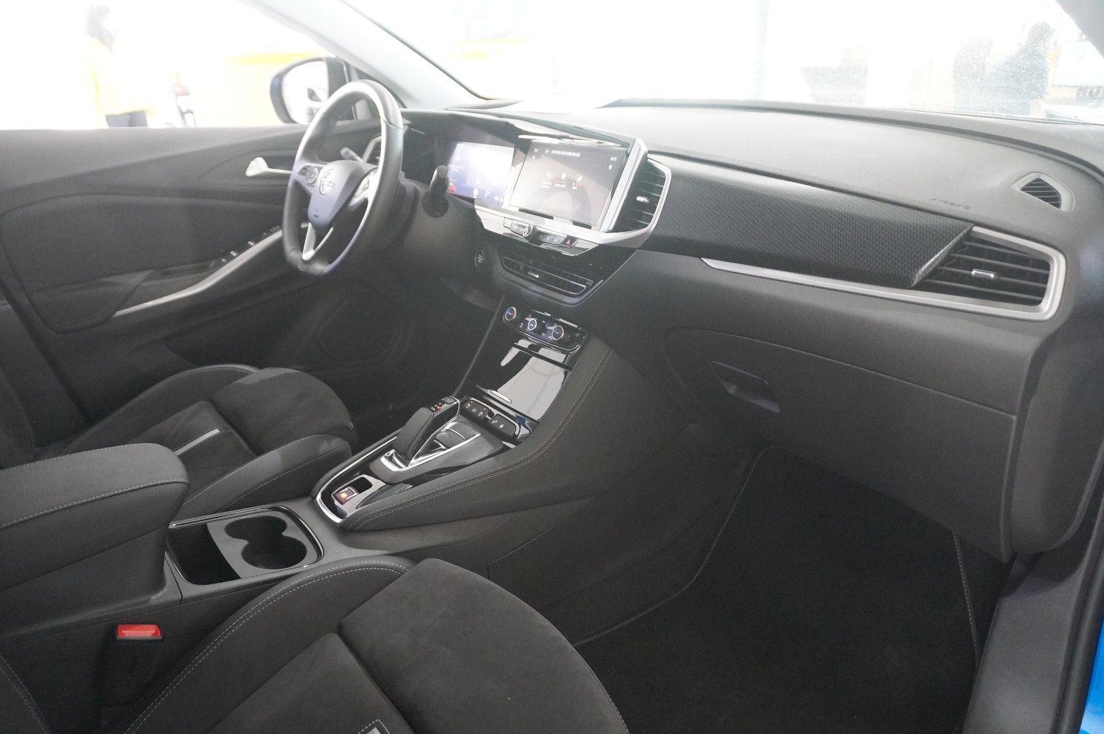 Fahrzeugabbildung Opel Grandland (X) 1.6T GSe 4HYBRID NAVI/LED/KAMERA