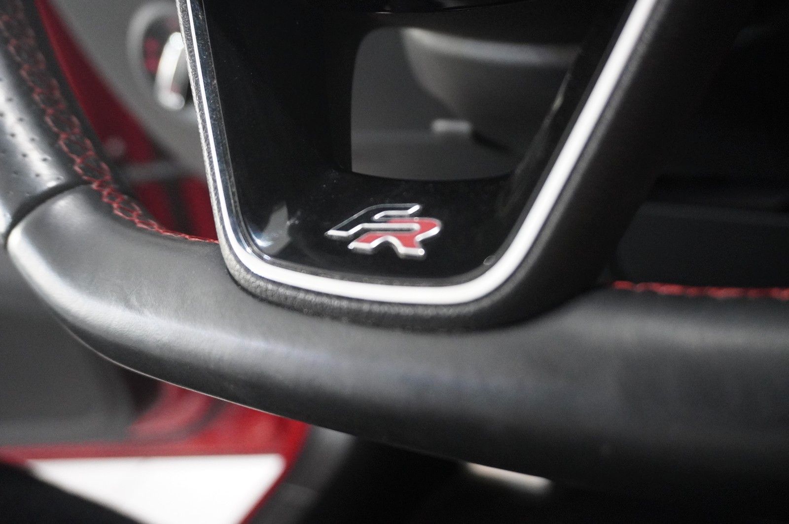 Fahrzeugabbildung SEAT Ateca .1.5 TSI FR SPORT DSG NAVI/LED/KAMERA/AHK