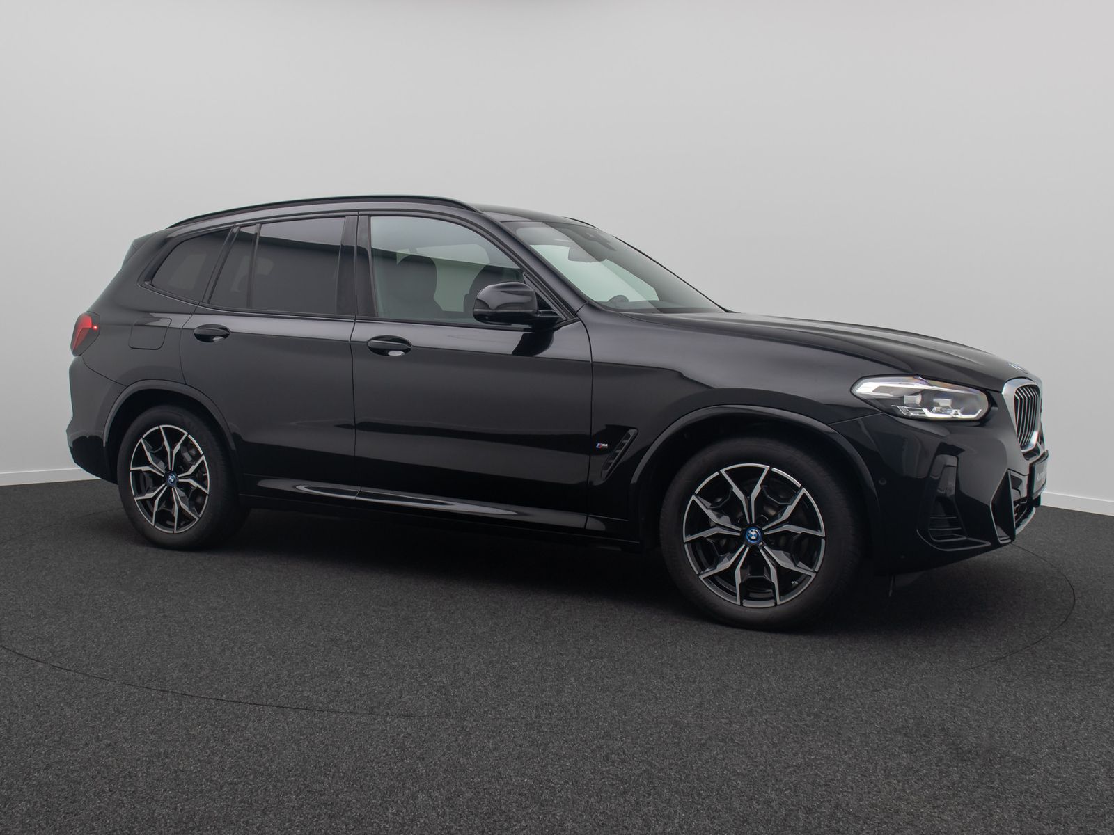 Fahrzeugabbildung BMW X3 xD30e M Sport Komfort AHK HUD DAB 360°HiFi