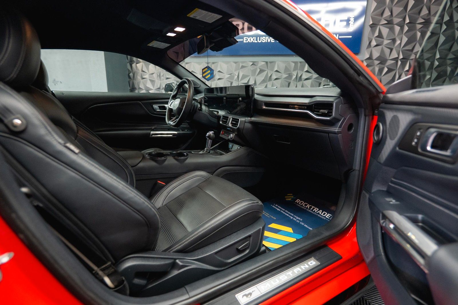 Fahrzeugabbildung Ford Mustang Fastback 5.0 TiVCT V8 Dark Horse PREMIUM