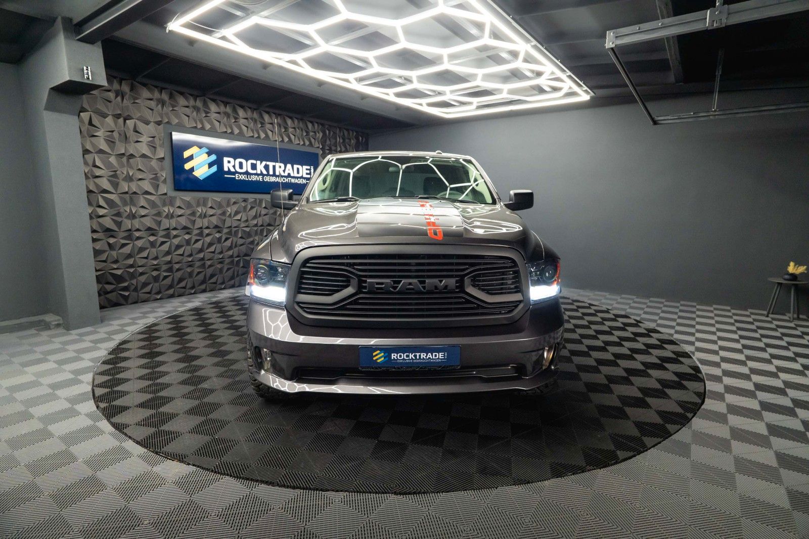 Fahrzeugabbildung Dodge RAM 5.7 V8 HEMI 4x4 OFFROAD Night-Paket *LED*AHK