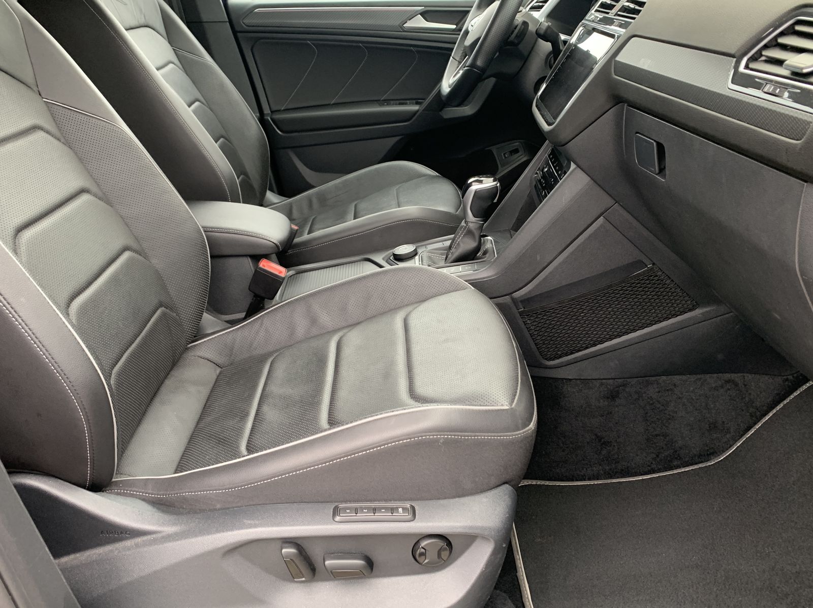 Fahrzeugabbildung Volkswagen Tiguan Allspace 2.0 TDI*R-Line*4Motion*AHK*Leder