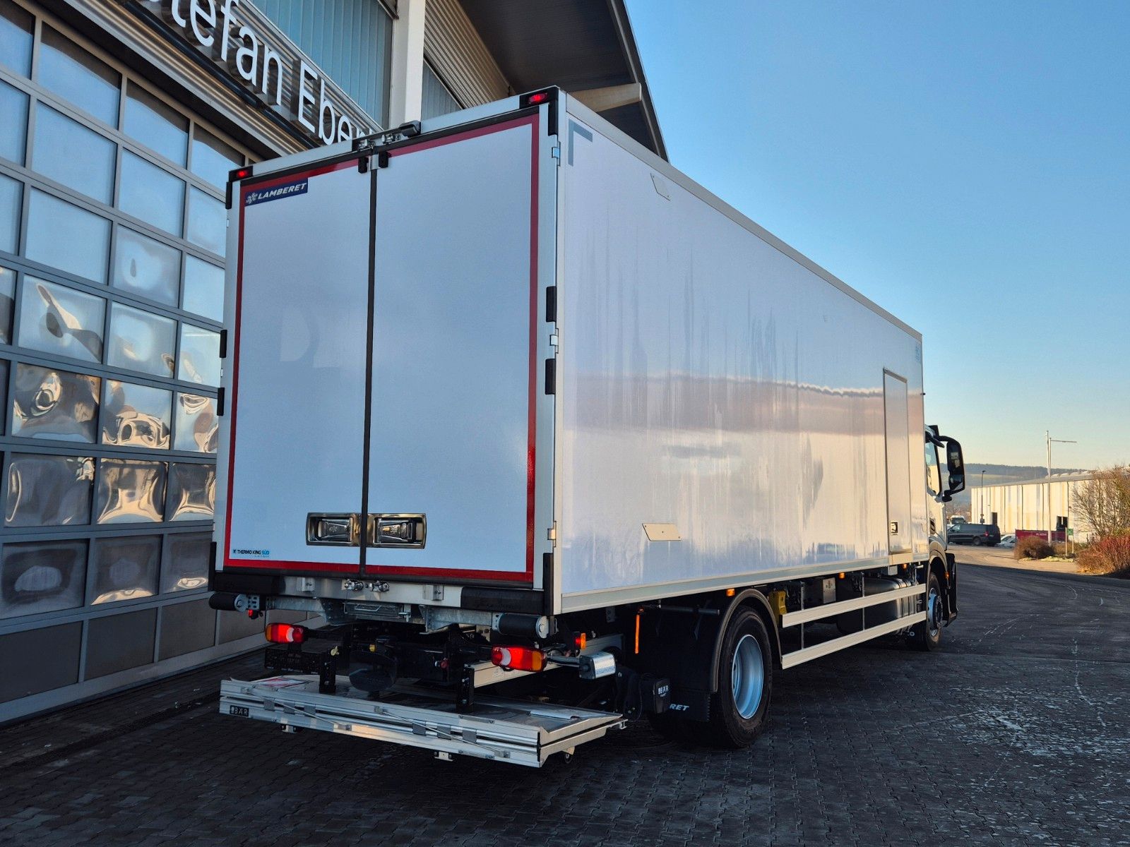 Fahrzeugabbildung Iveco S-Way 400 4x2 Kühlkoffer, LBW, Thermoking T1200R