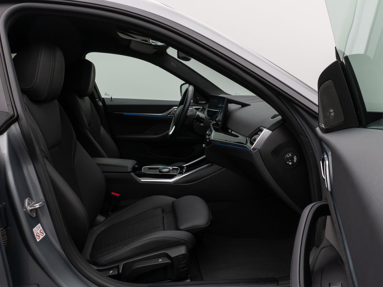 Fahrzeugabbildung BMW i4 eD40 Gran Coupé Kamera DAB H/K PDC Sport