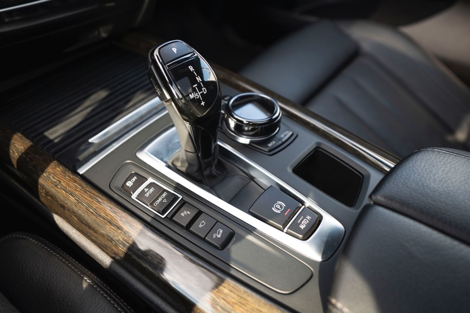 Fahrzeugabbildung BMW X5 XDrive 35d M-SPORTPAKET H&K HUD 360° CARPLAY