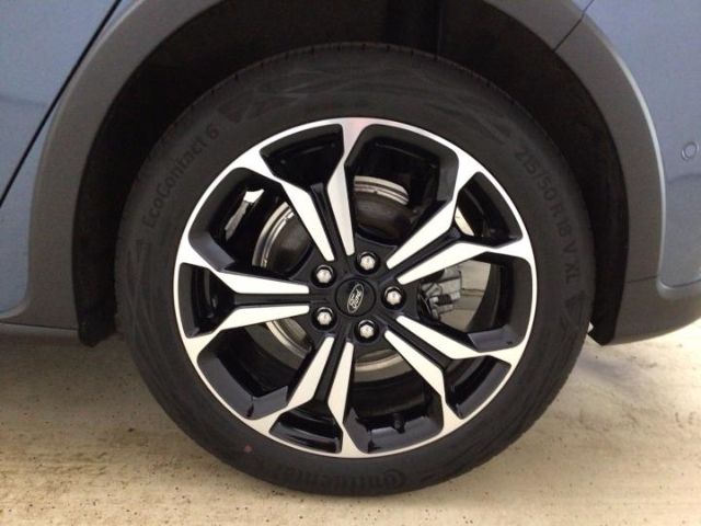 Fahrzeugabbildung Ford Focus Active X 1.0 EcoBoost FAHRERASSISTENZPAKET