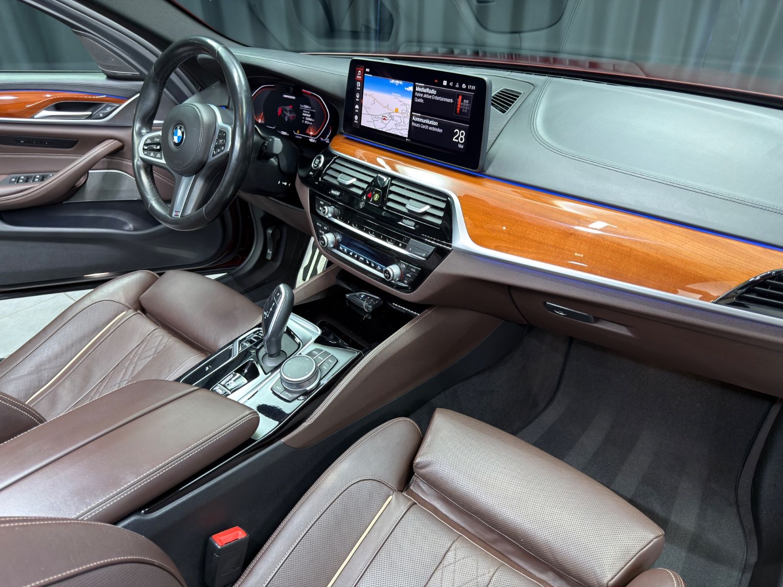 Fahrzeugabbildung BMW M550 i xDrive Limousine|INDIVIDUAL|LASER|H&K|HuD