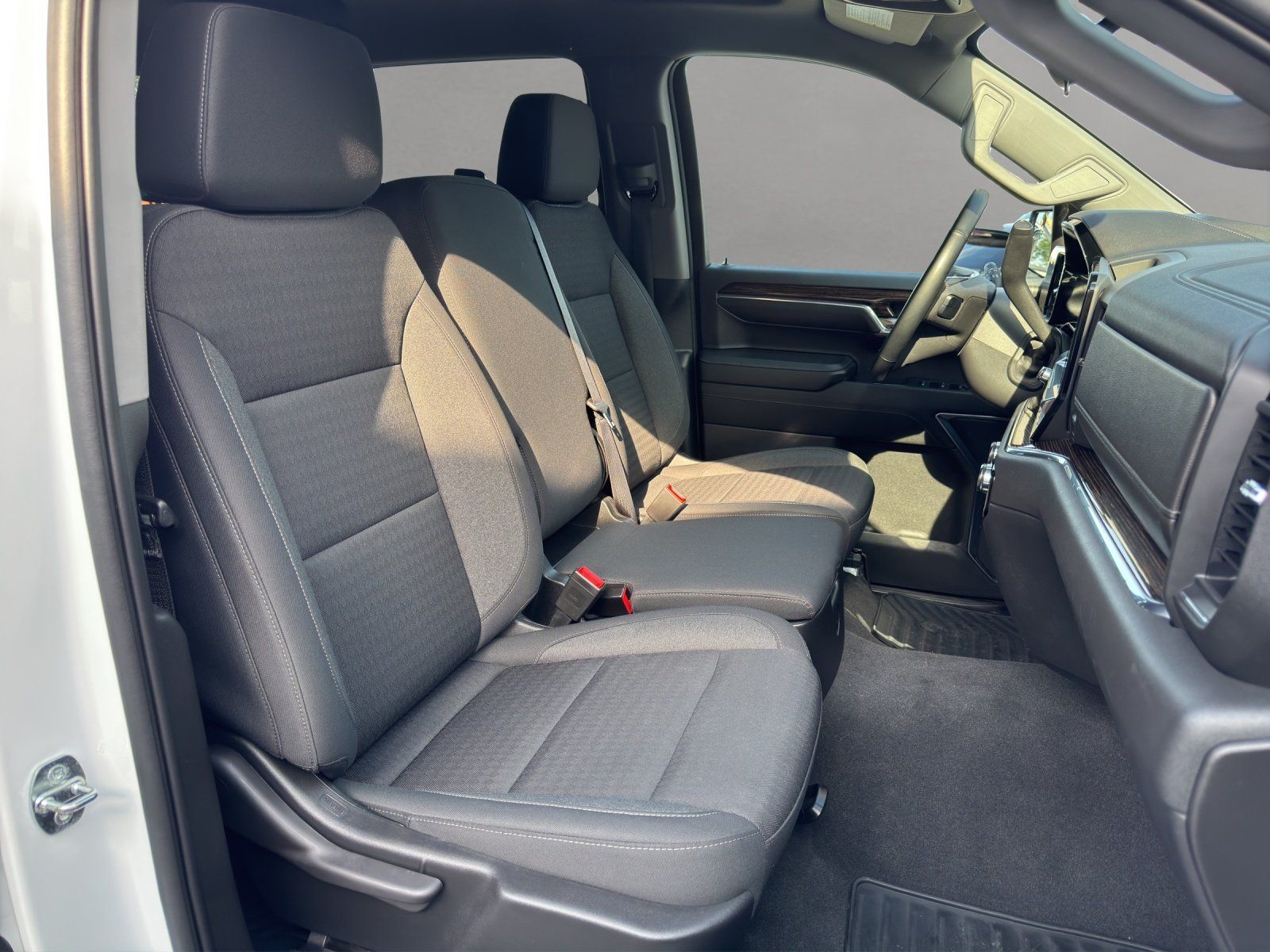Fahrzeugabbildung GMC Sierra 5,3l V8 SLE UNFALLFREIES FZG/GARANTIE/CAD
