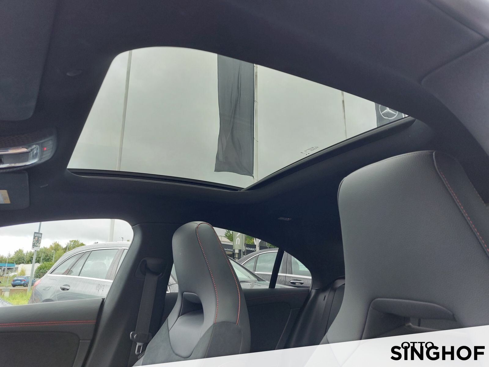 Fahrzeugabbildung Mercedes-Benz CLA 200 AMG Pano+Night+Rü Kam+TOTW+dyn.LED+Sound