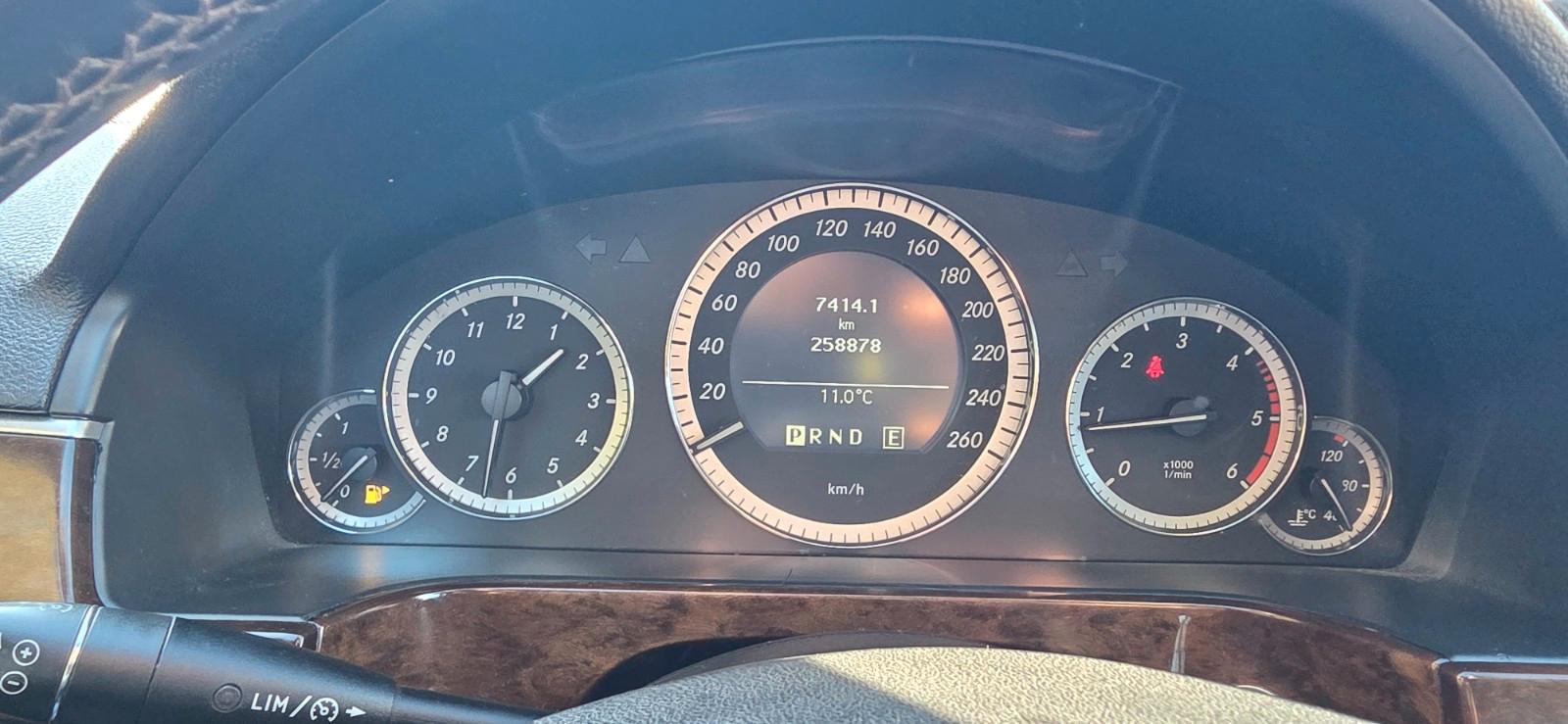 Mercedes-Benz E200 2010 — photo 14